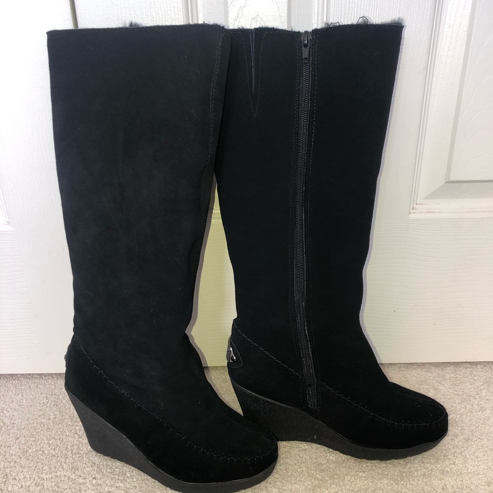 BRAND NEW BearPaw black heeled boots